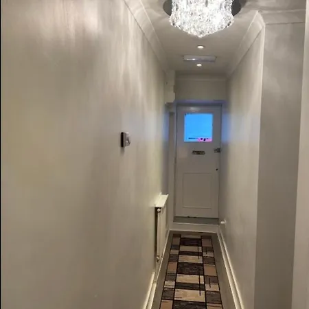 Central Connection: Double Room in Heart of City London Exterior photo