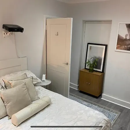 Central Connection: Double Room in Heart of City London Exterior photo