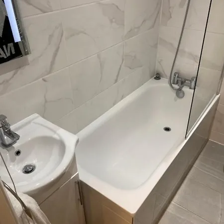 Central Connection: Double Room in Heart of City London Exterior photo