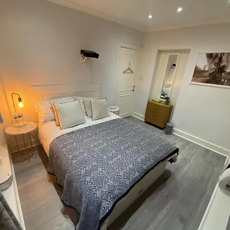 Central Connection: Double Room in Heart of City London Exterior photo