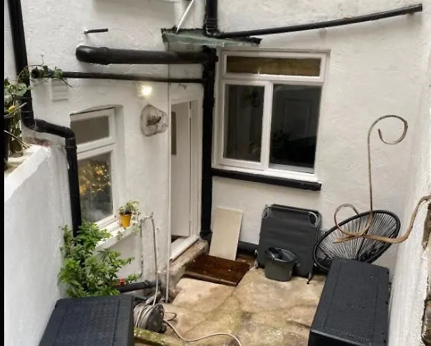 Central Private Double Bedroom In A 2Bedroom Apartment, Connected Via Underground, Overground And Many Bus Routes