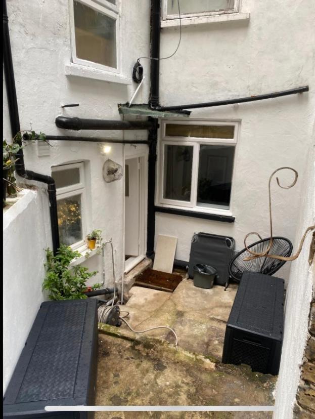 Апартаменты Private Double Bedroom In A 2bedroom Apartment, Connected Via Underground, Overground And Many Bus Routes *