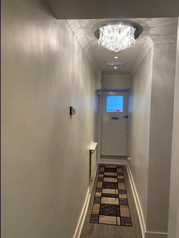 Private Double Bedroom In A 2bedroom Apartment, Connected Via Underground, Overground And Many Bus Routes Апартаменты *